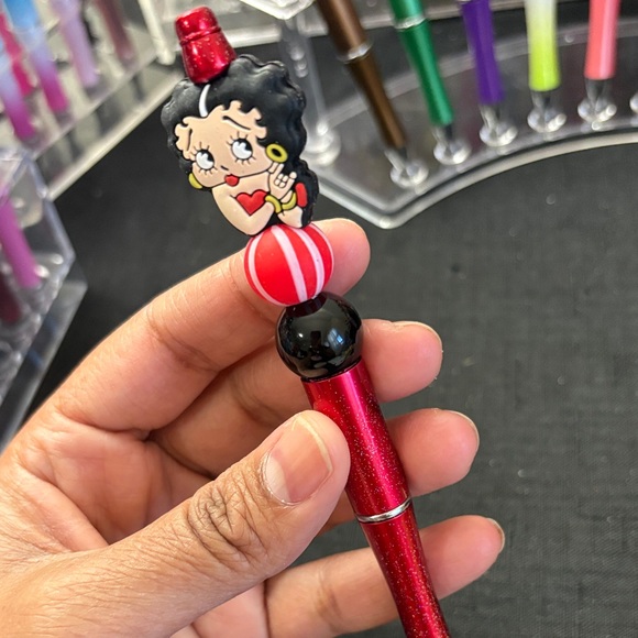 Betty Boop Red and Black Pen - Picture 2 of 6